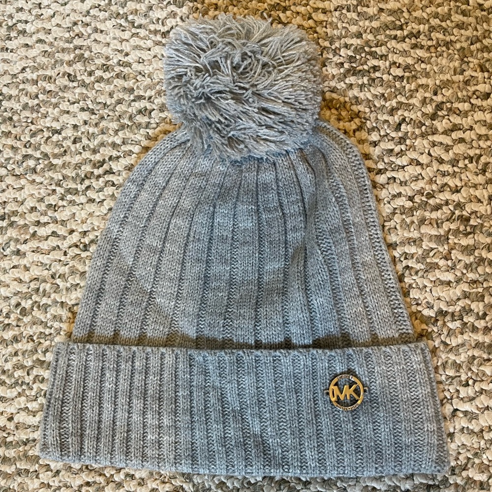 Gray beanie- never been worn